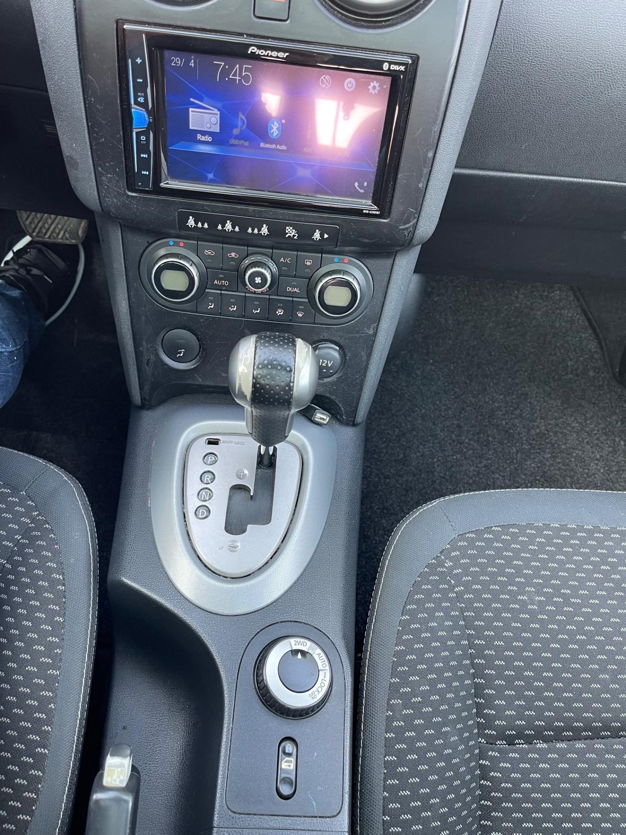 Nissan Qashqai 2.0 dCi DPF 4WD Tekna