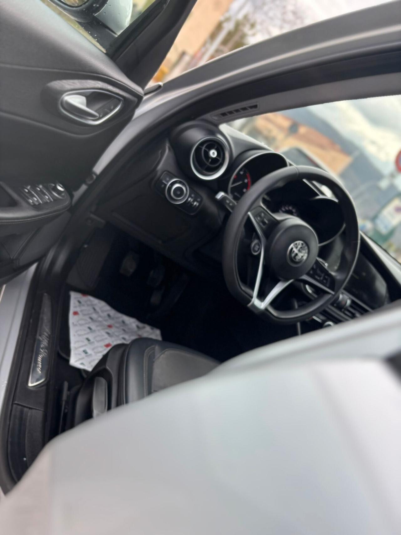 Alfa Romeo Giulia 2.2 Turbodiesel 160 CV XENON LED PELLE VELOCE