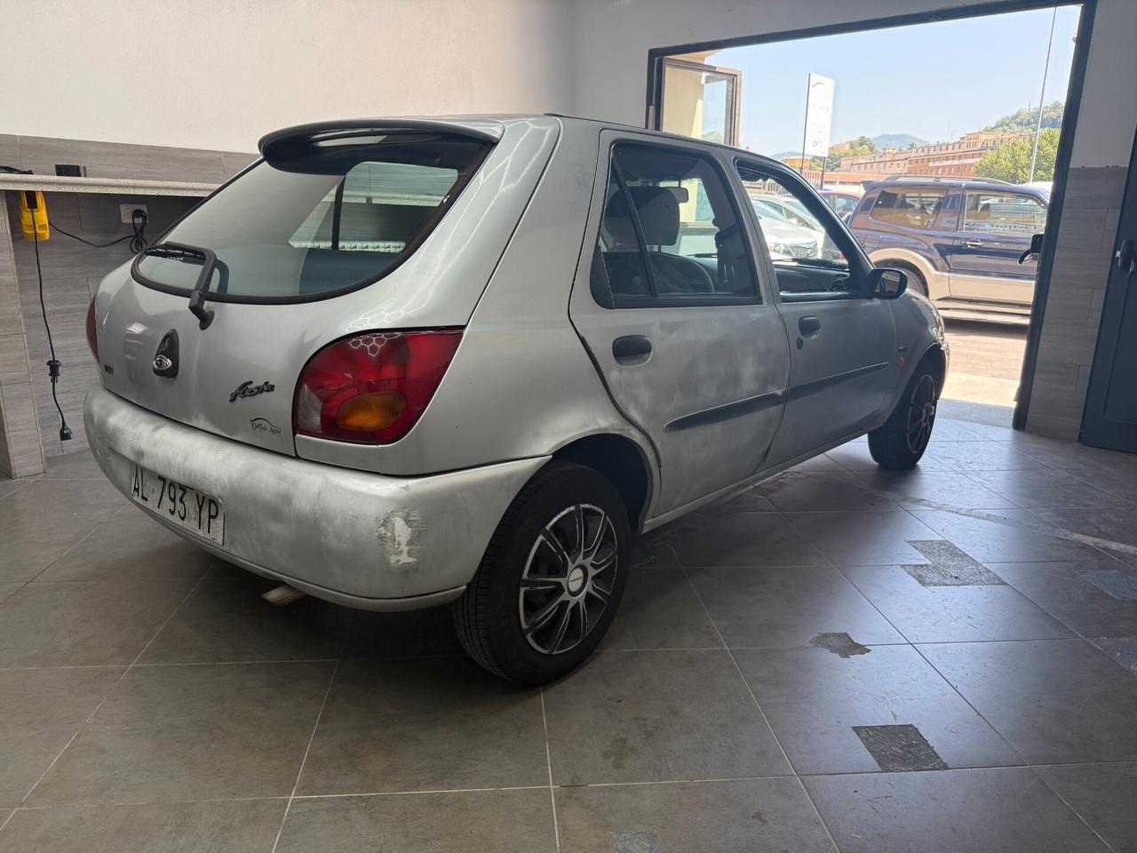 Ford Fiesta 1.2i 16V cat 5 porte Ghia