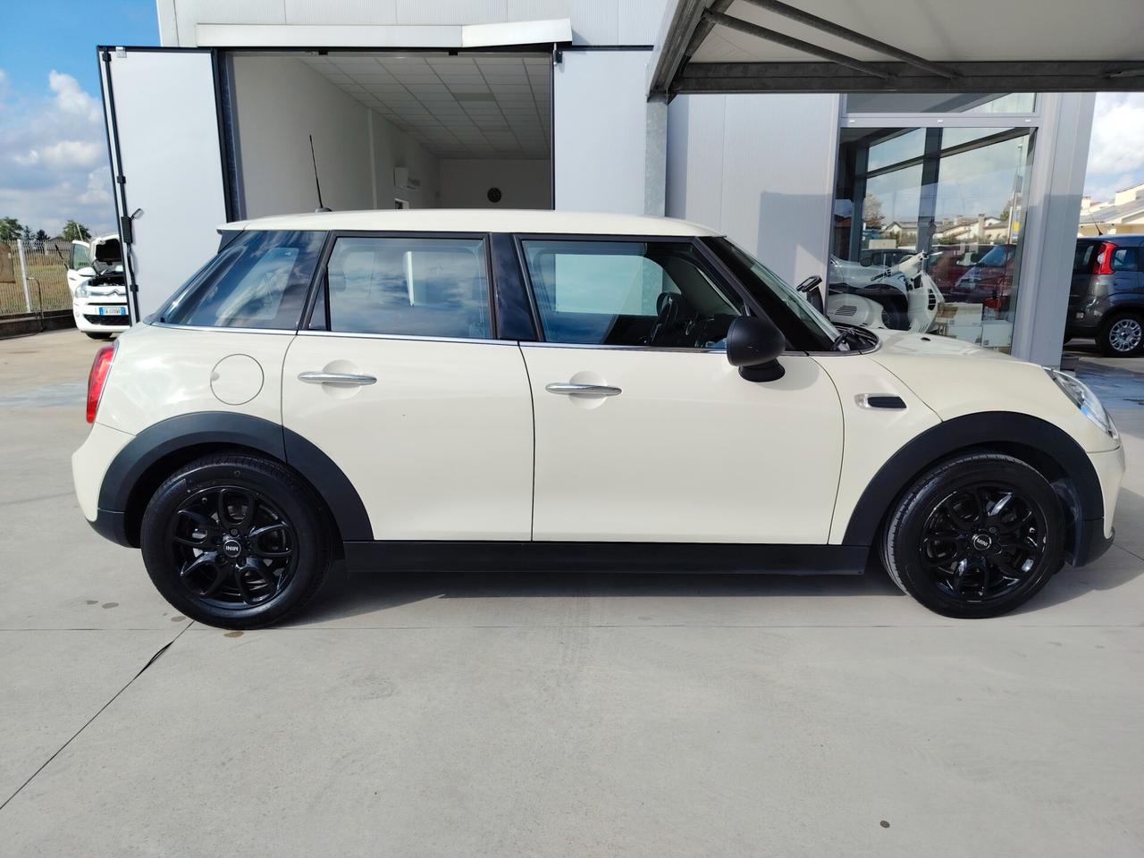 Mini Cooper D 1.5 5 Porte