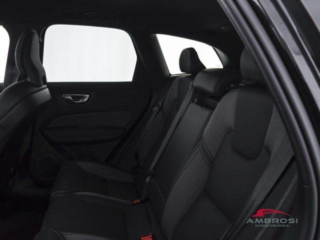 VOLVO XC60 2.0 b5 Plus Dark awd auto