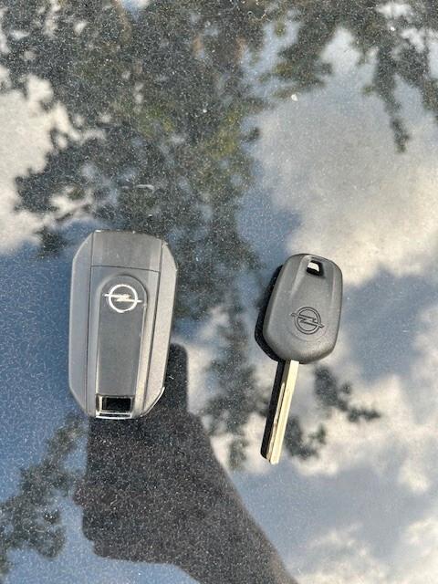 Opel Corsa 1.5 Edition sinistrata incidentata