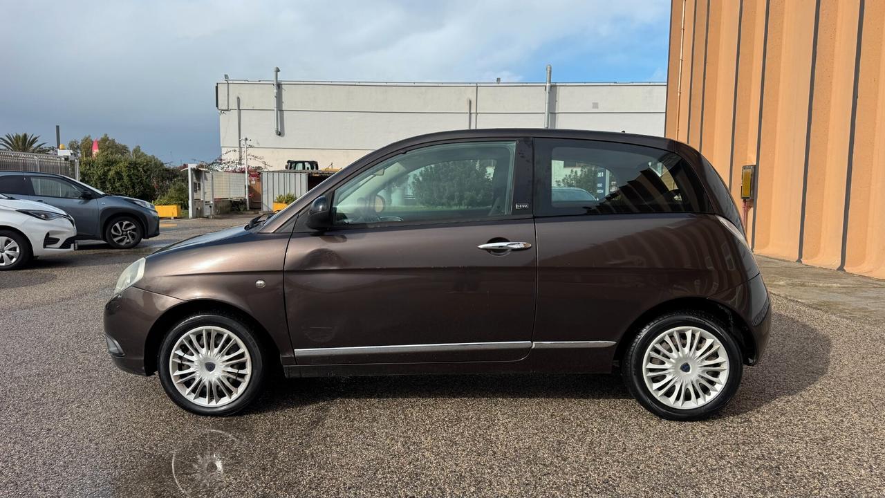 Lancia Ypsilon 1.2 69 CV NEOPATENTATI - 2011