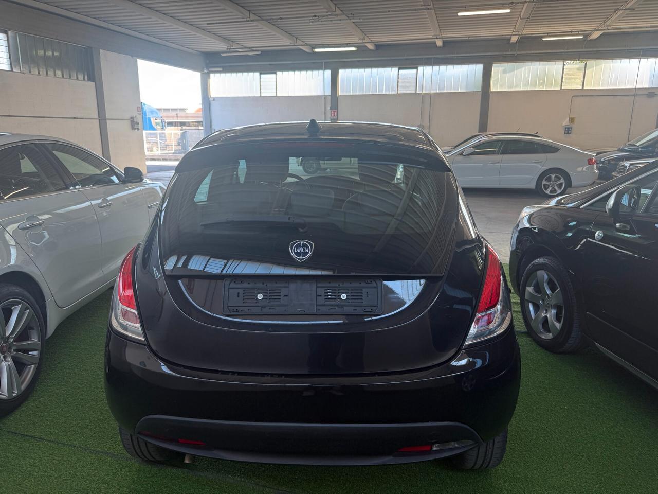 Lancia Ypsilon 1.0 FireFly 5 porte S&S Hybrid Oro