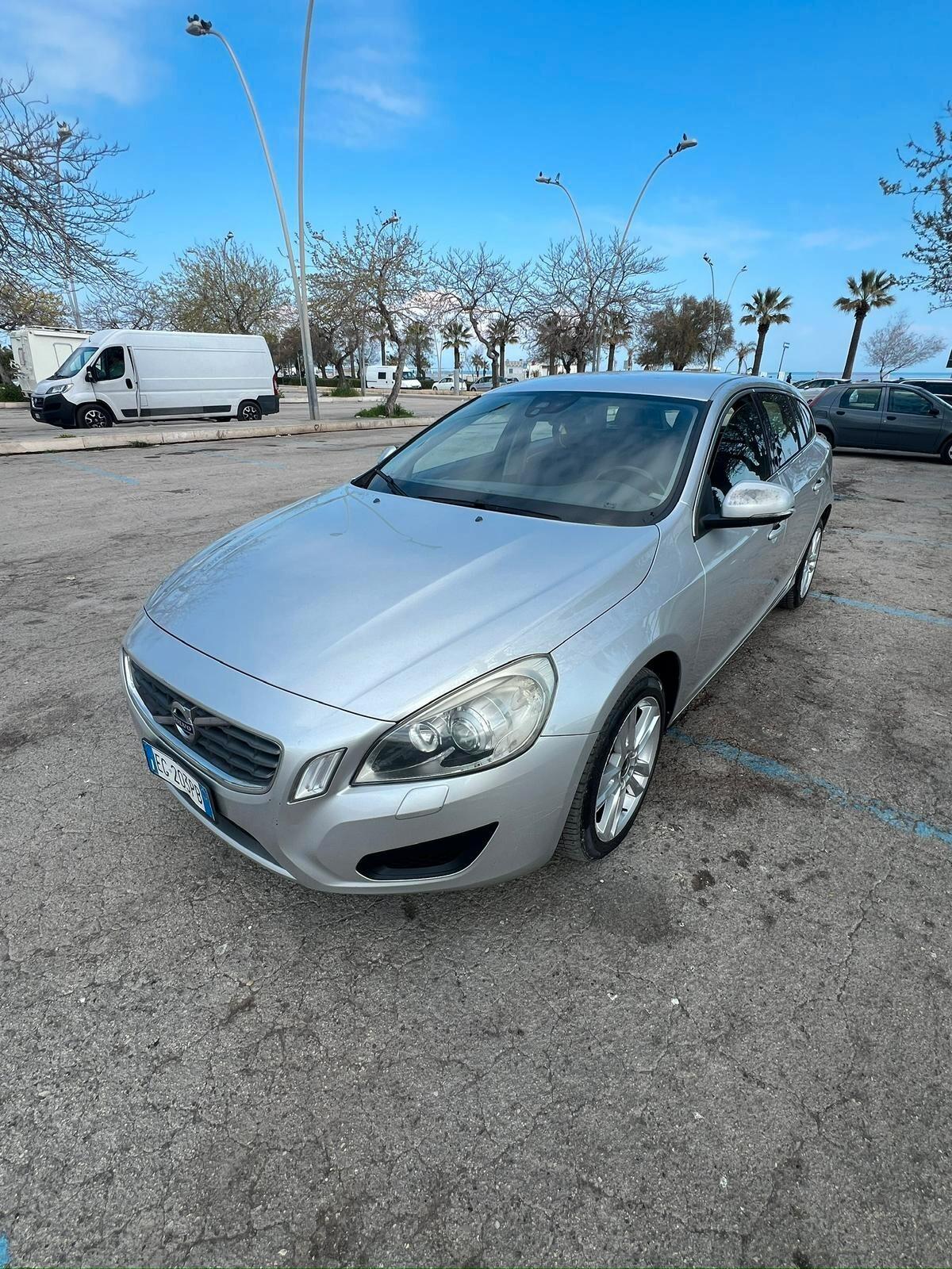 Volvo V60 D3 Momentum - 2011