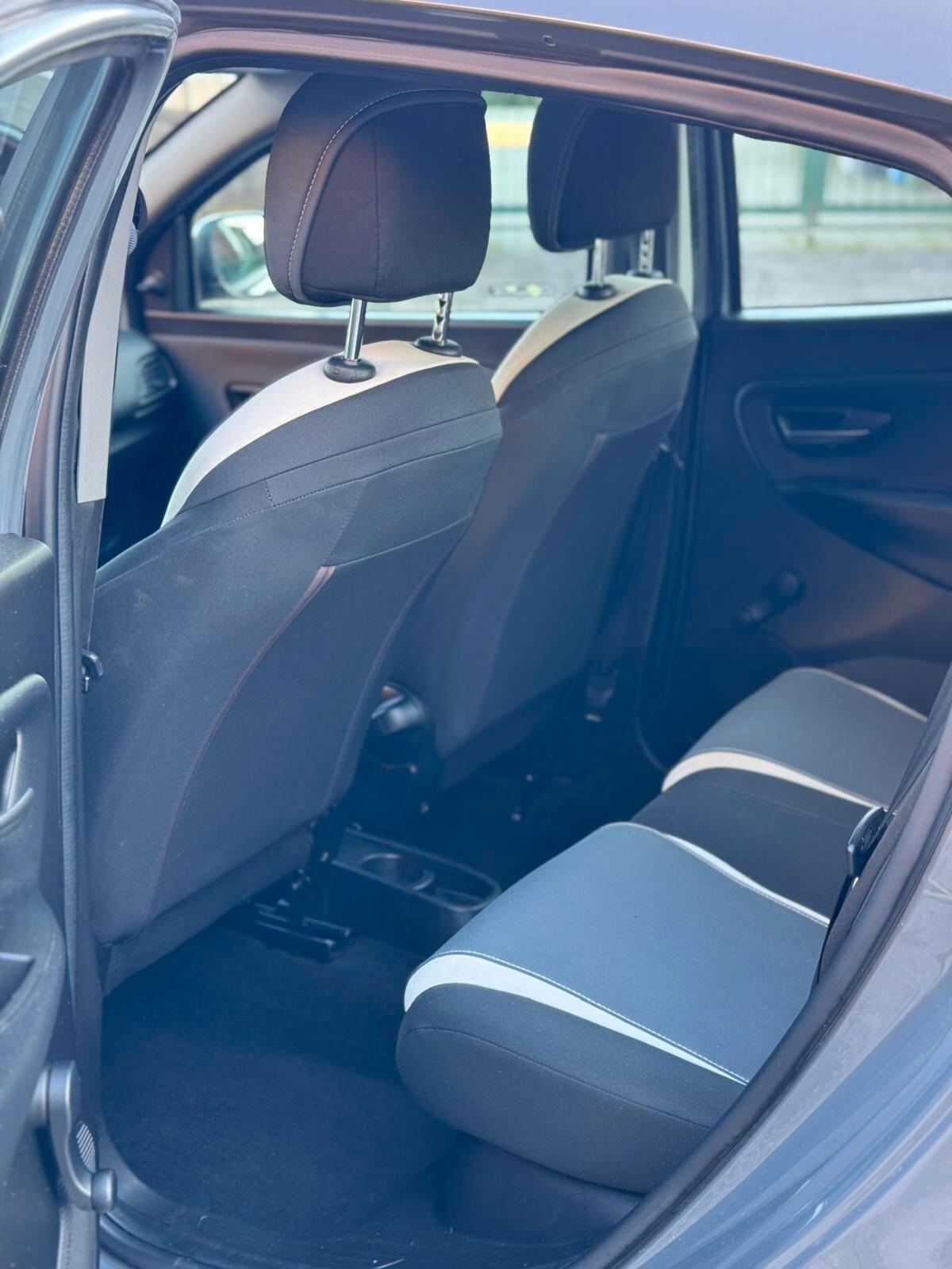 Lancia Ypsilon 1.2 69 CV 5 porte S&S Platinum