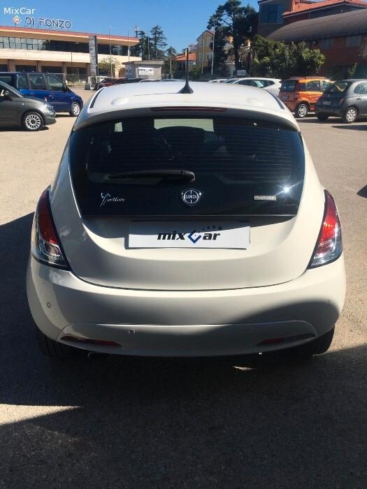 Lancia Ypsilon 1.0 FireFly 5 porte S&S Hybrid Ecochic Gold