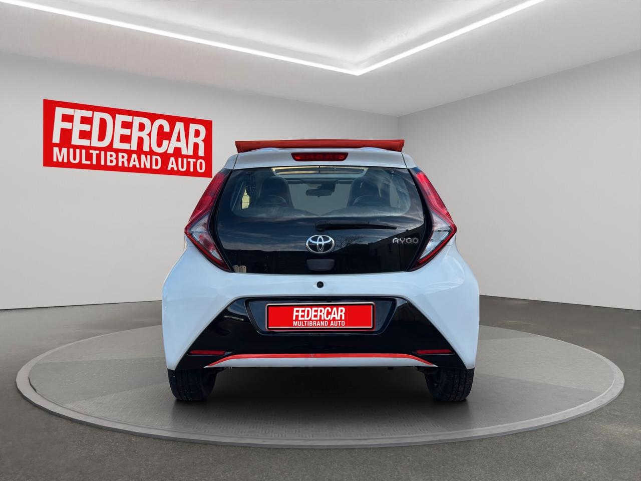 Toyota Aygo 1.0 VVT-i 72 CV 5 porte x-wave orange