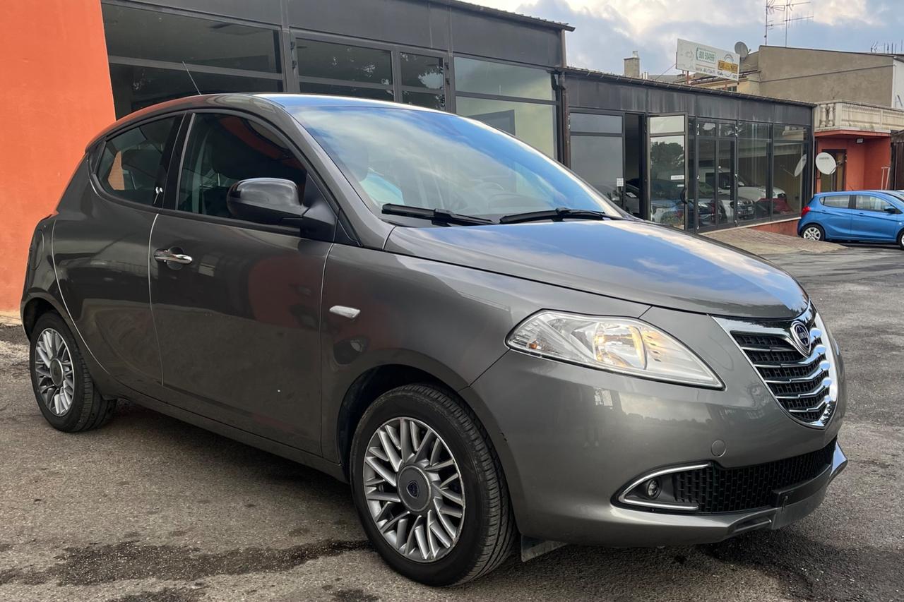 Lancia Ypsilon 1.2 69 CV 5 porte Gold-km 83000-