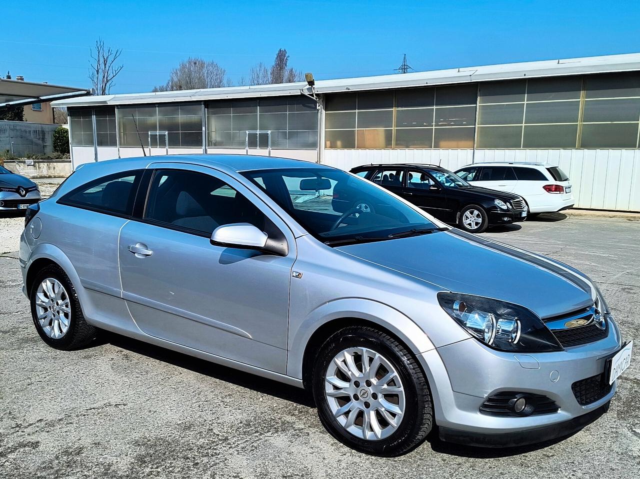 Opel Astra GTC 1.6 115cv BENZINA