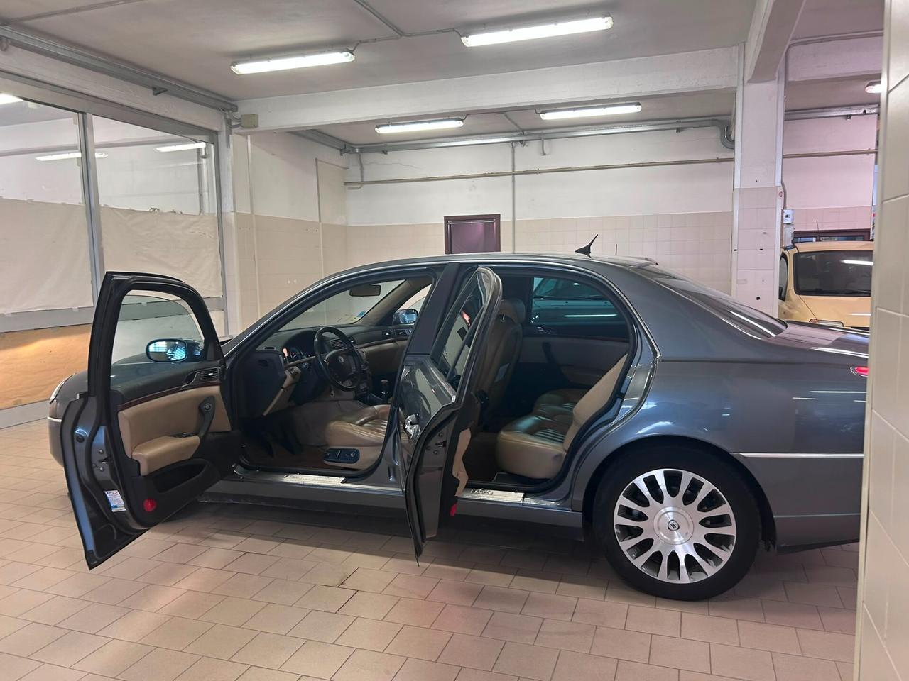 Lancia Thesis 2.4 JTD 20V Emblema