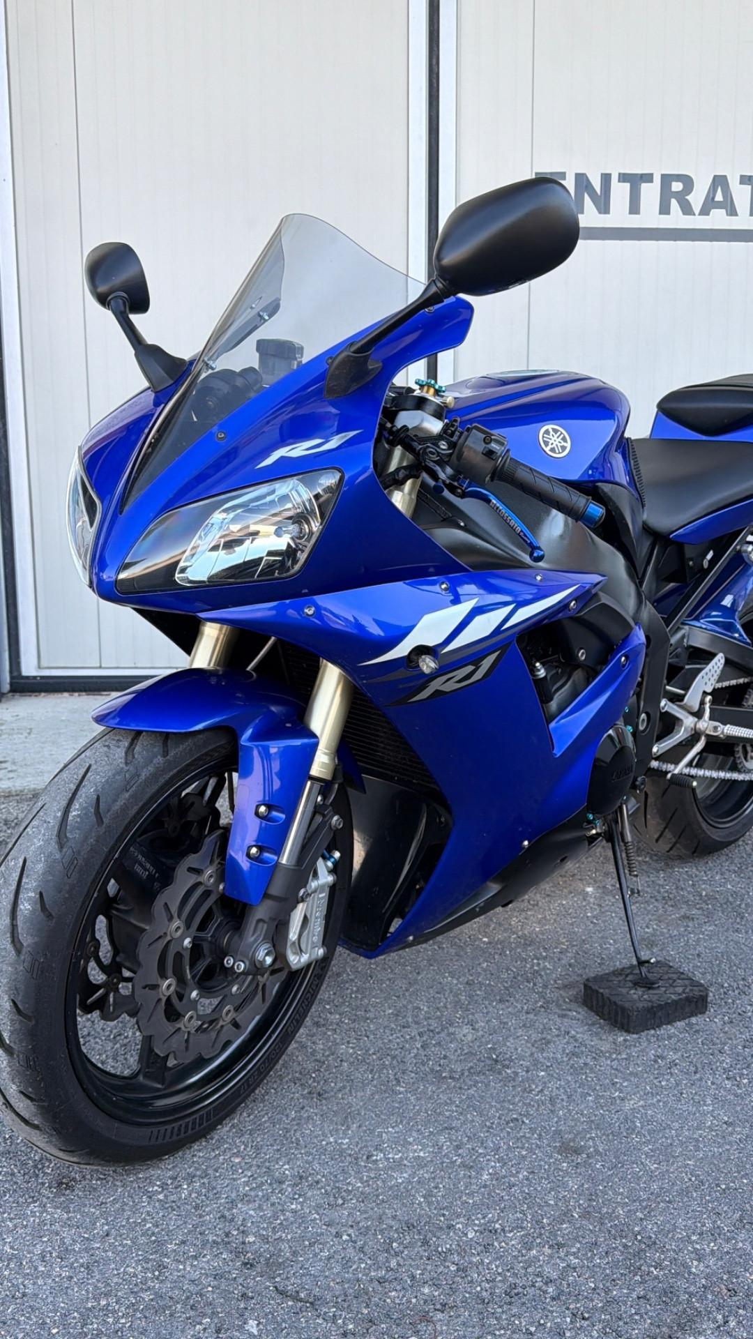 Yamaha YZF R1