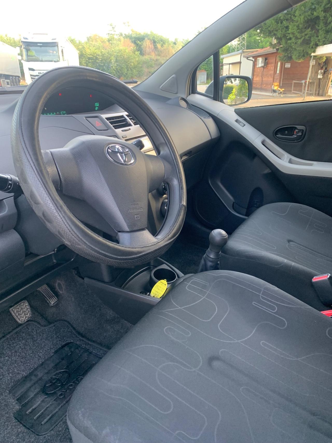 Toyota Yaris 1.0 5 porte Now 128000KM