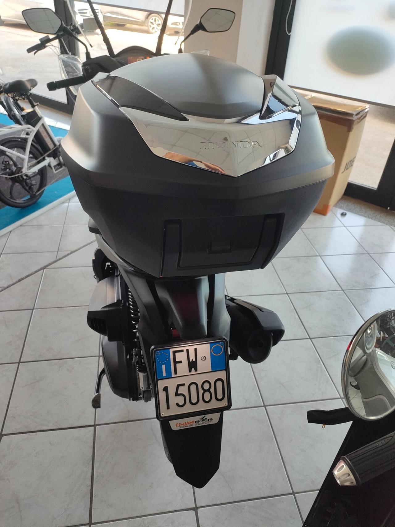 Honda SH 350 Sport