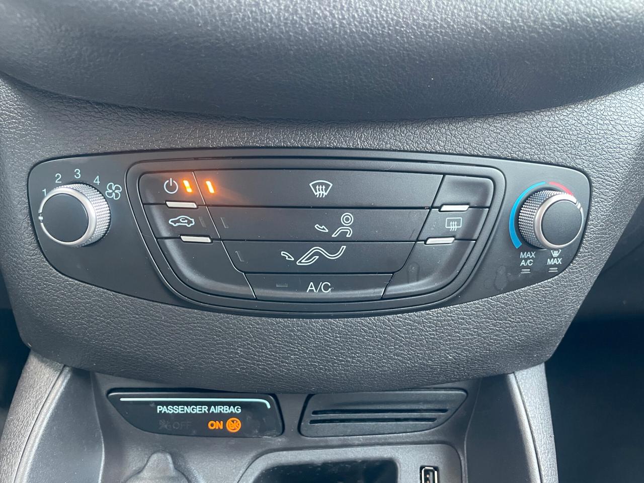 FORD Tourneo Courier 1.5 tdci 75cv titanium E5