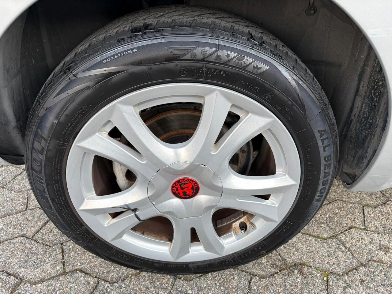 Alfa Romeo MiTo 1.3 JTDm-2 95 CV S&S Distinctive Sport Pack