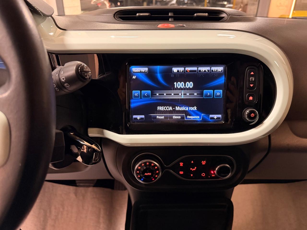 Renault Twingo automatica/pelle/led ed.La Parisienne