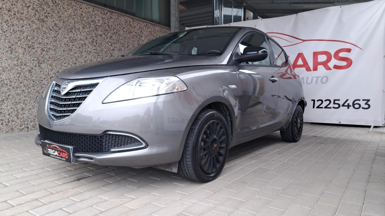 Lancia Ypsilon 1.2 69 CV 5 porte S&S Silver