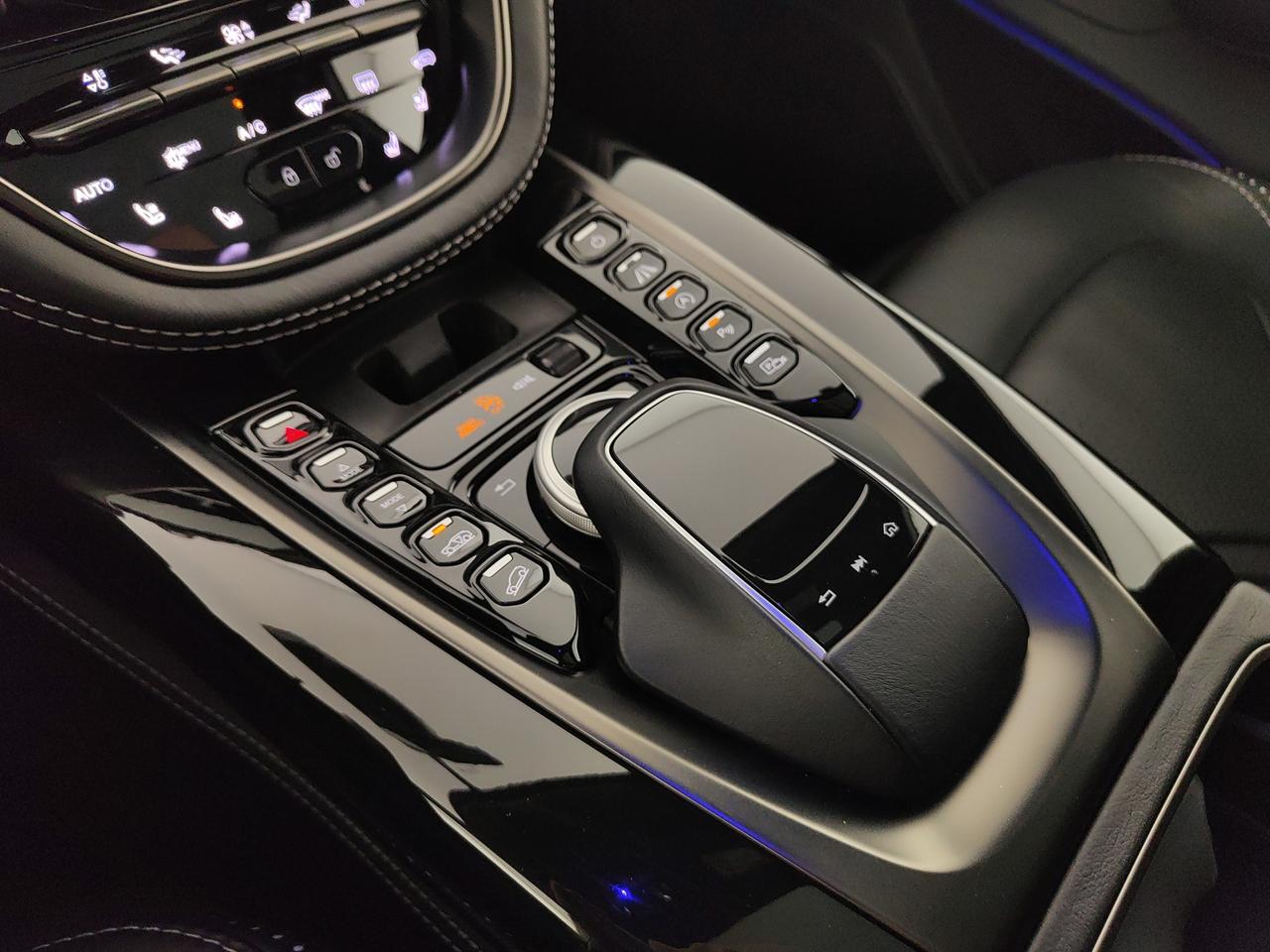 ASTON MARTIN DBX 4.0 auto