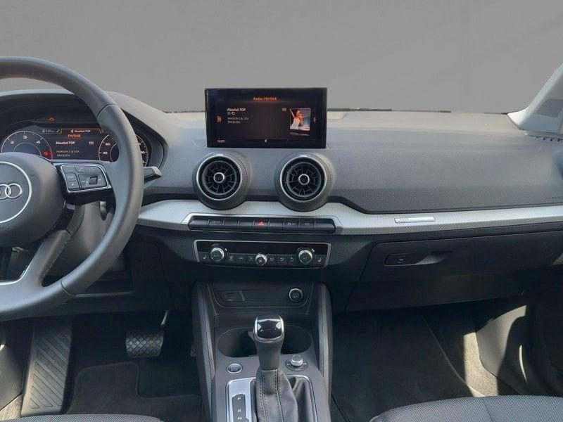 Audi Q2 35 TDI S tronic S line Edition Sonos Gancio Cockpit