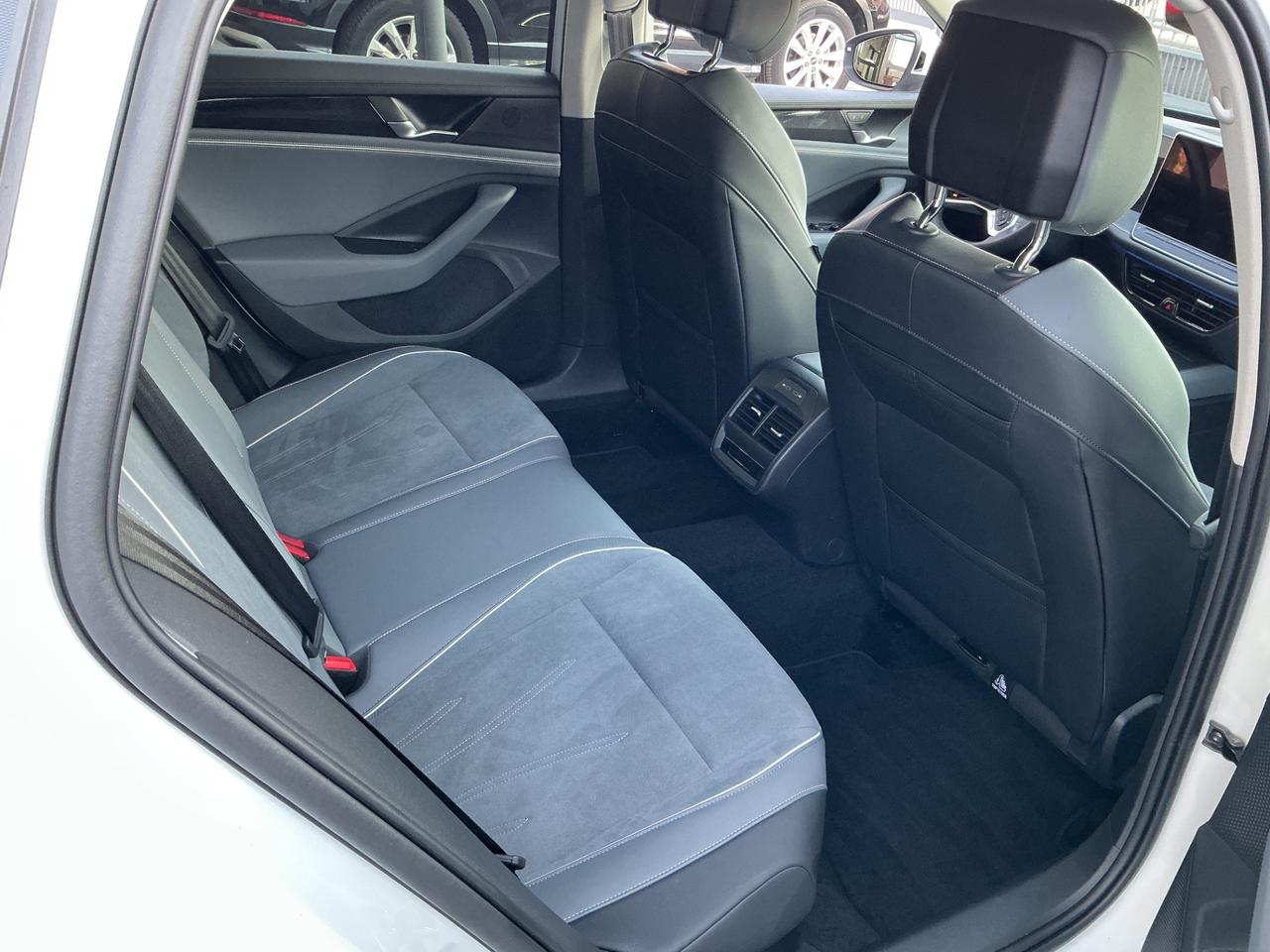 Volkswagen Passat Variant 2.0 TDI SCR EVO DSG Business 150 CV