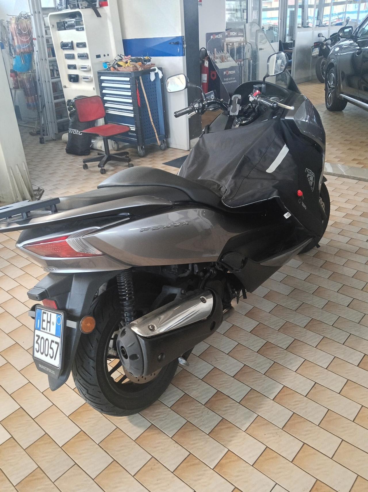 Honda Forza 300