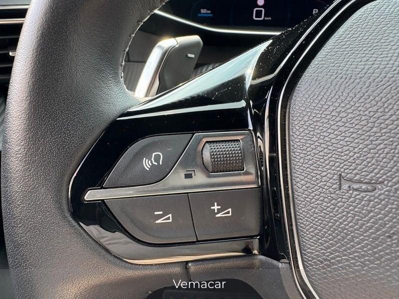 Peugeot 2008 BlueHDi 130 EAT8 Allure Pack aut.-CAR PLAY RETROC-SOLO KM 21200!