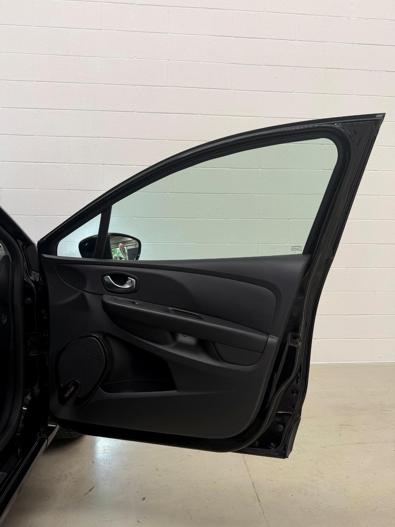 Renault Clio dCi 8V 90 CV 5 porte Moschino Intens