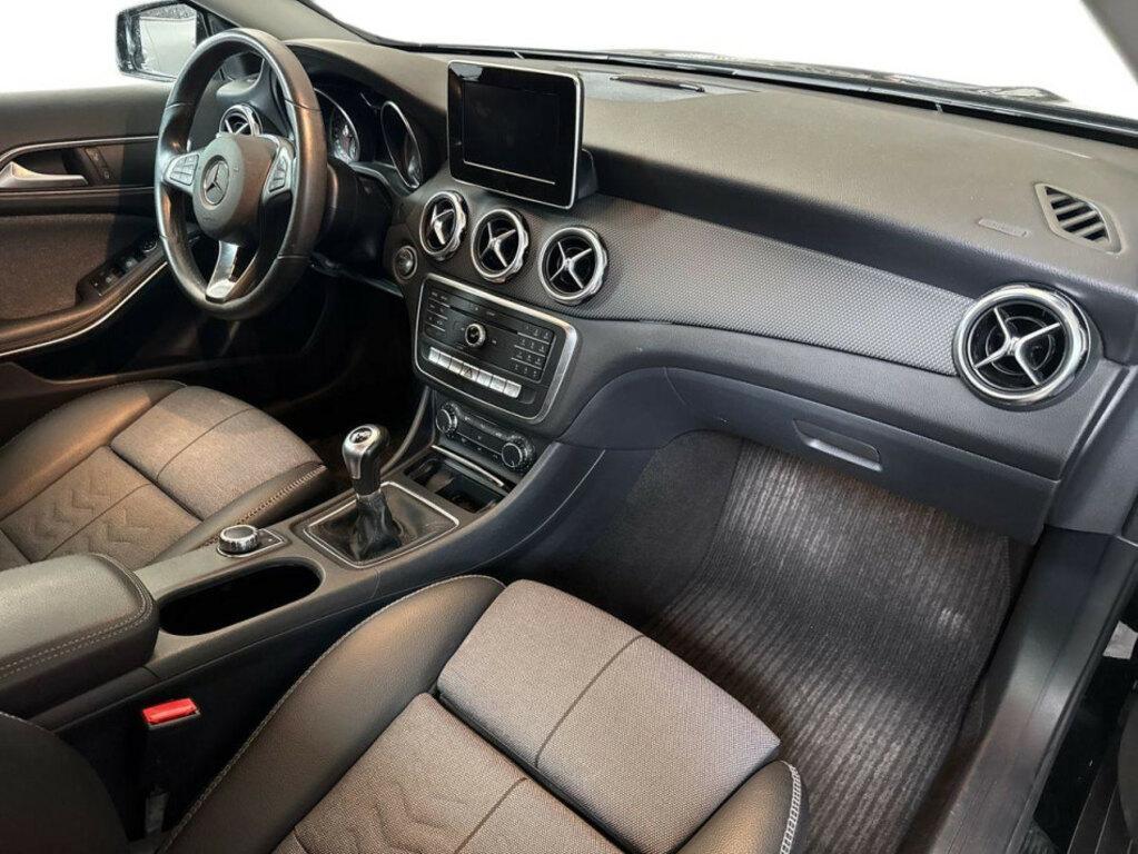 Mercedes GLA 180 180 Business 7G-DCT