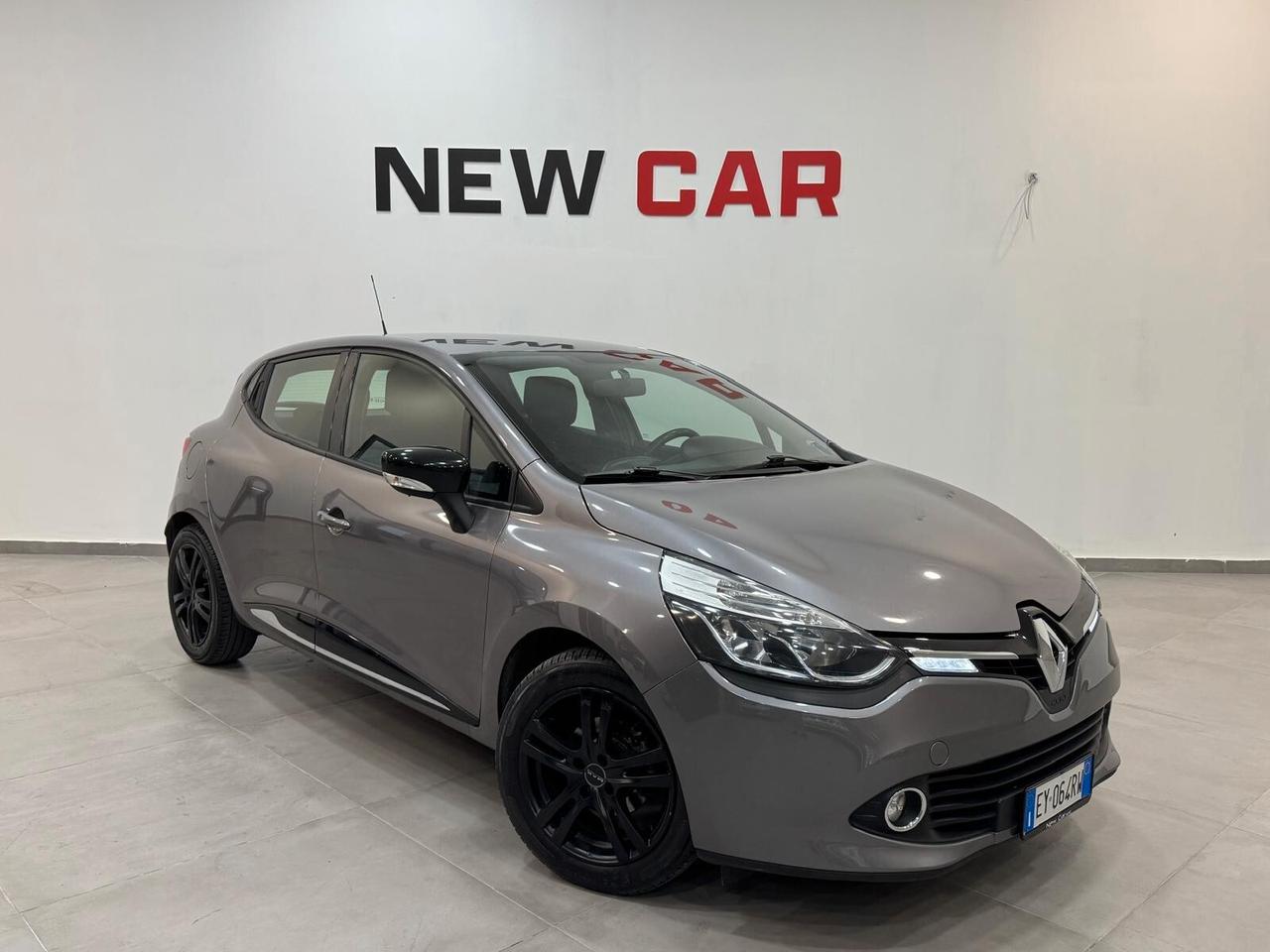 Renault Clio 1.2 73 CV COSTUME NATIONAL