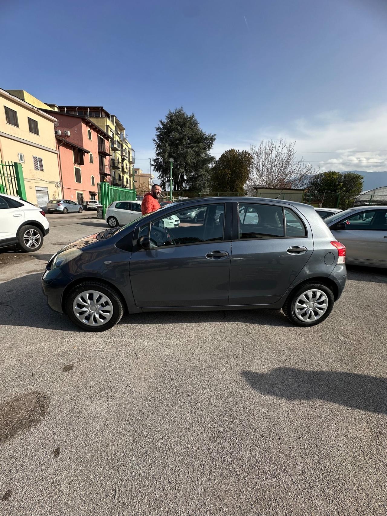 Toyota Yaris 1.0 5 porte Luxury pack
