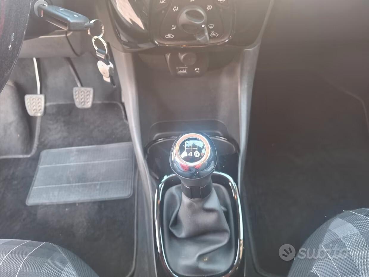 Peugeot 108 VTi 72 5 porte GT Line CLIMA CERCHI FENDINEBBIA APPLE CAR PLAY NAVI ESENTE BOLLO NEO PATENTATI LED