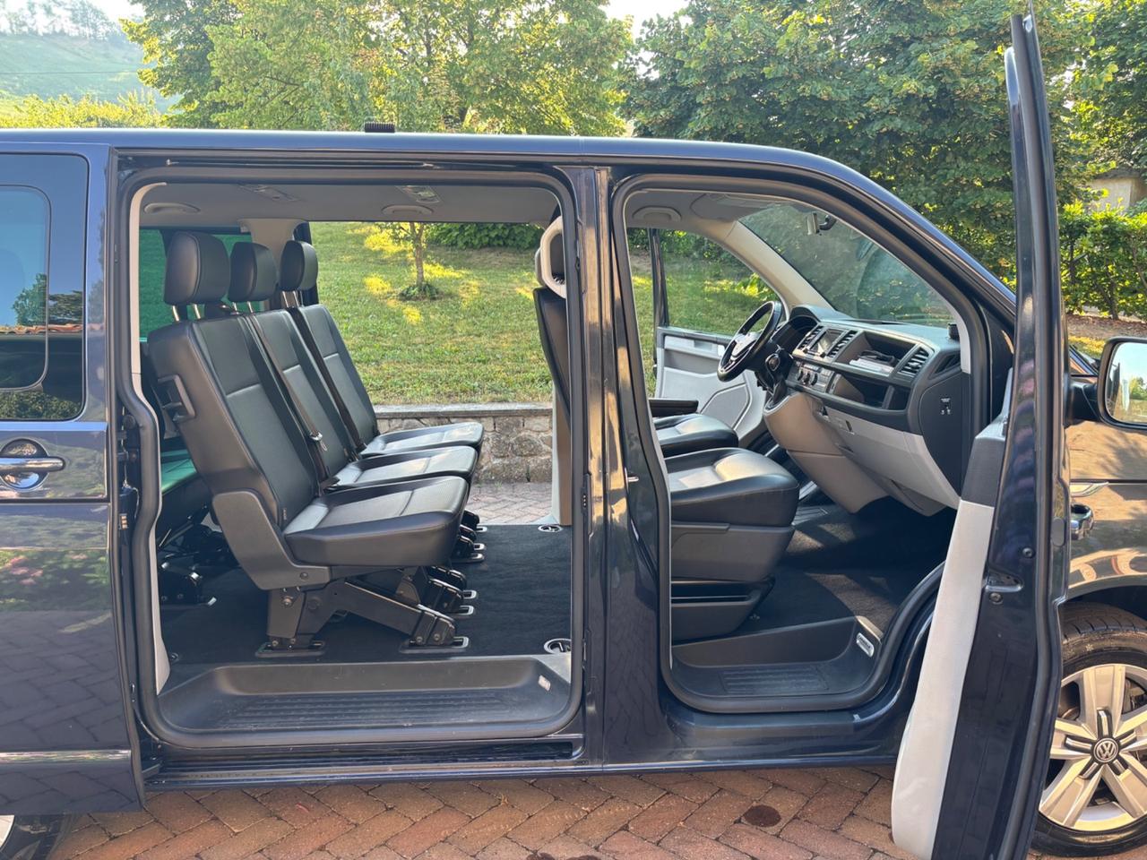 Volkswagen Caravelle 2.0 TDI 204CV DSG 4 Motion 8 Posti