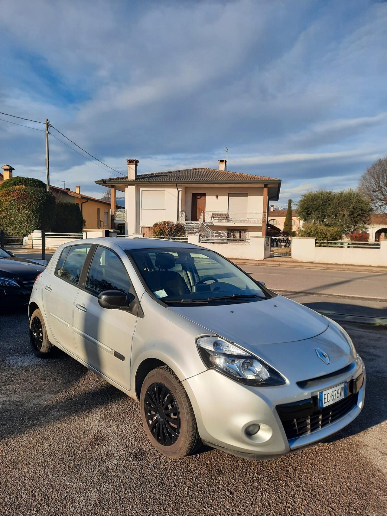 Renault Clio 1.2 16V 5 porte Dynamique OK NEOPATENTATI