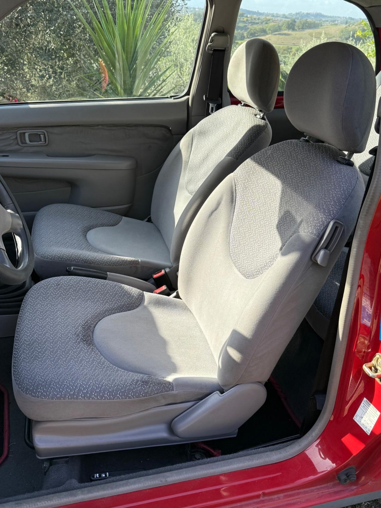 Nissan Micra 1.0 16V 3 porte Visia