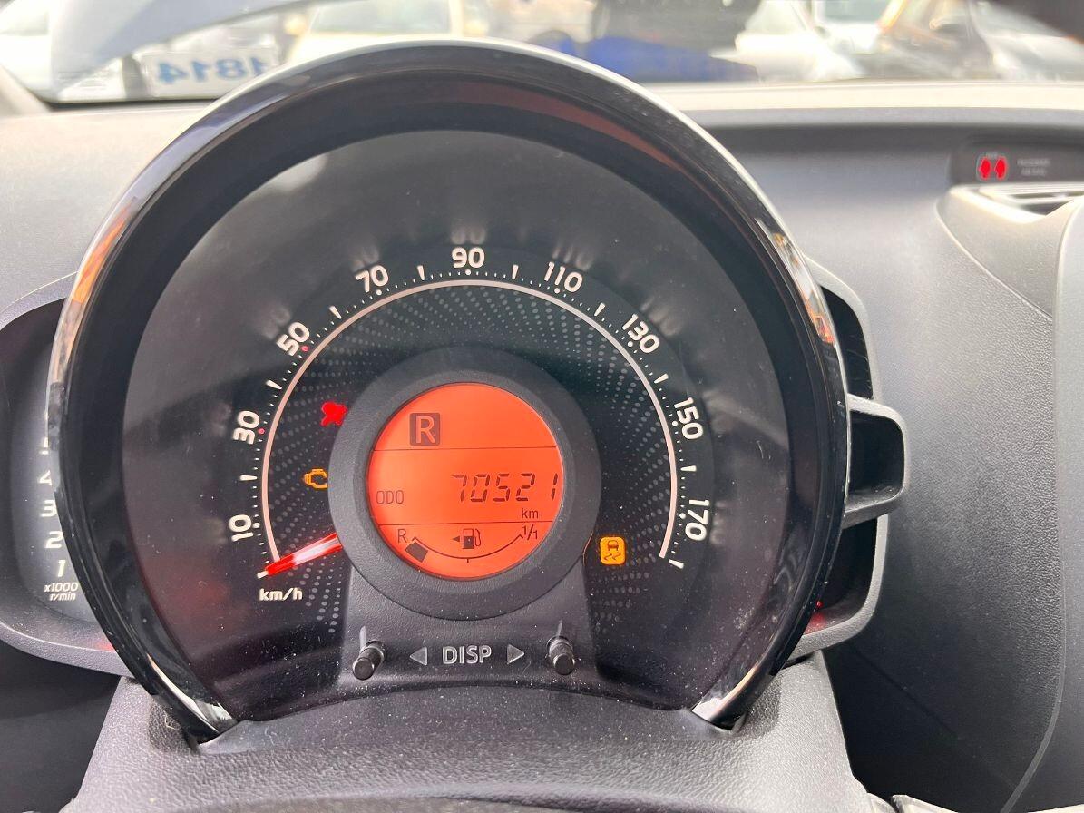 Toyota Aygo 1.0 VVT-i 72 CV 5 porte x-play MMT
