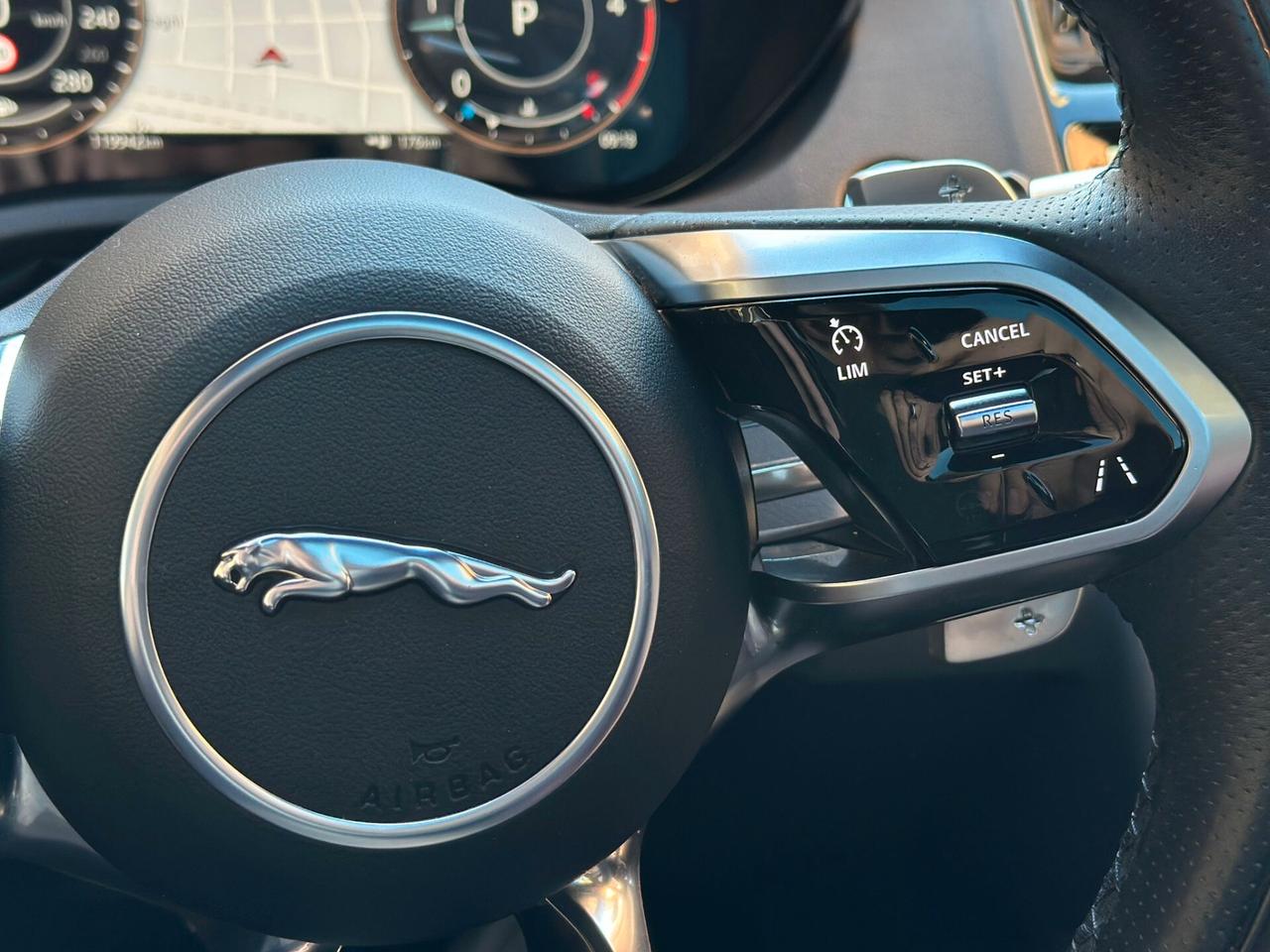 Jaguar E-Pace 2.0D 163CV AWD Auto R-Dynamic TETTO