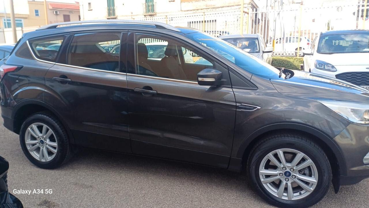 Ford Kuga 1.5 TDCI 120 CV S&S 2WD Titanium