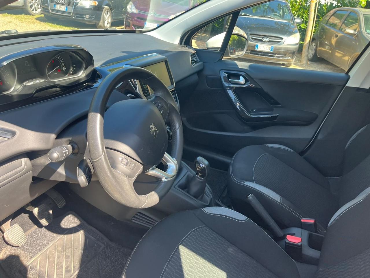 Peugeot 208 PureTech 82 5p. Allure