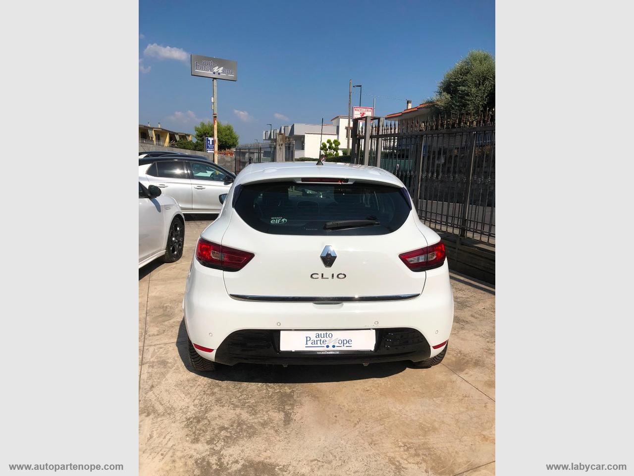 RENAULT Clio dCi 8V 75CV 5p. Moschino Intens