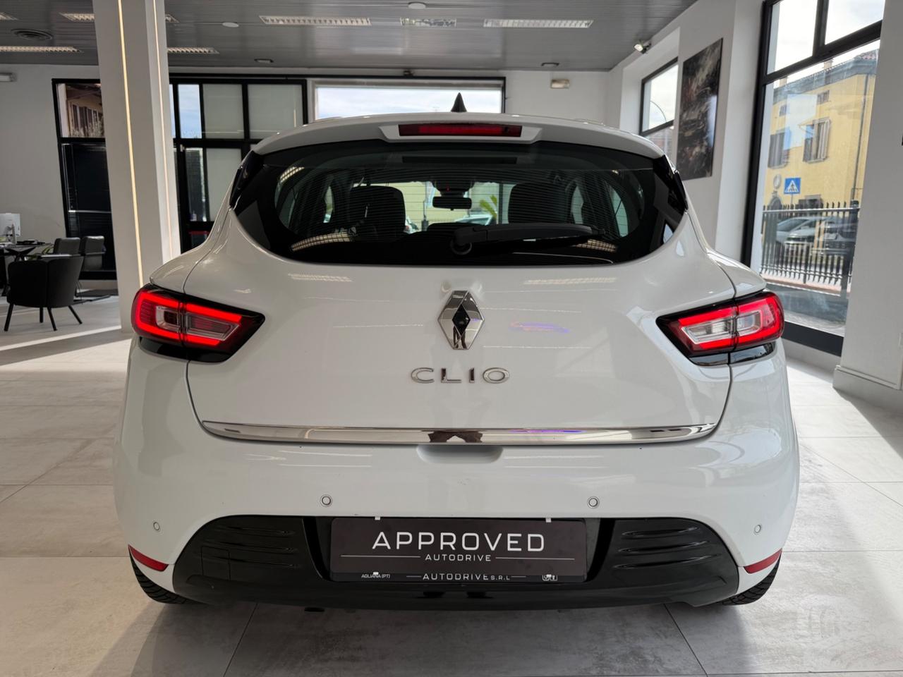 Renault Clio TCe 12V 90 CV 5 porte Moschino Intens