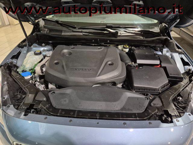 VOLVO V40 D3 Momentum