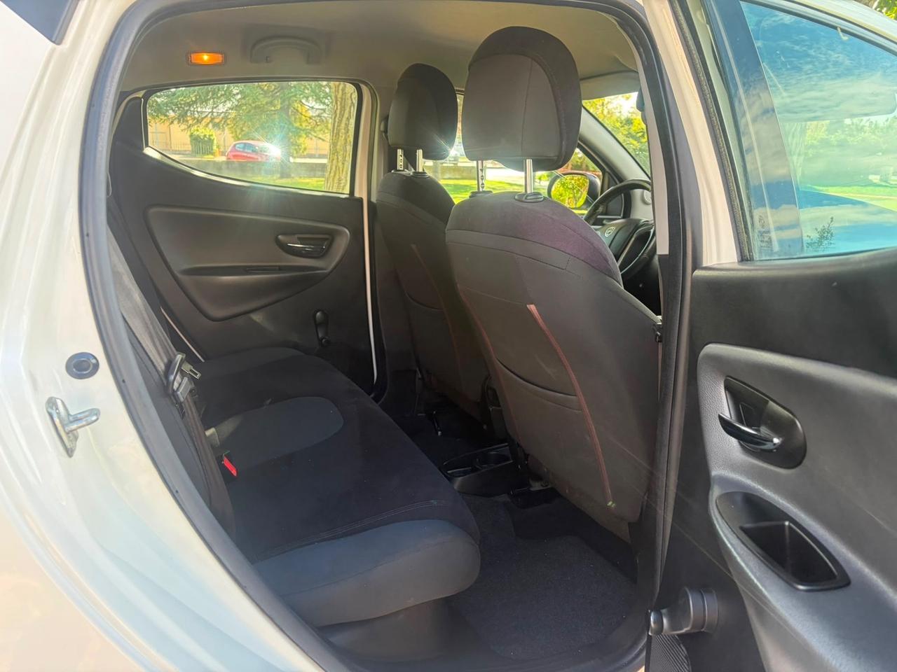 Lancia Ypsilon 1.2 elefantino