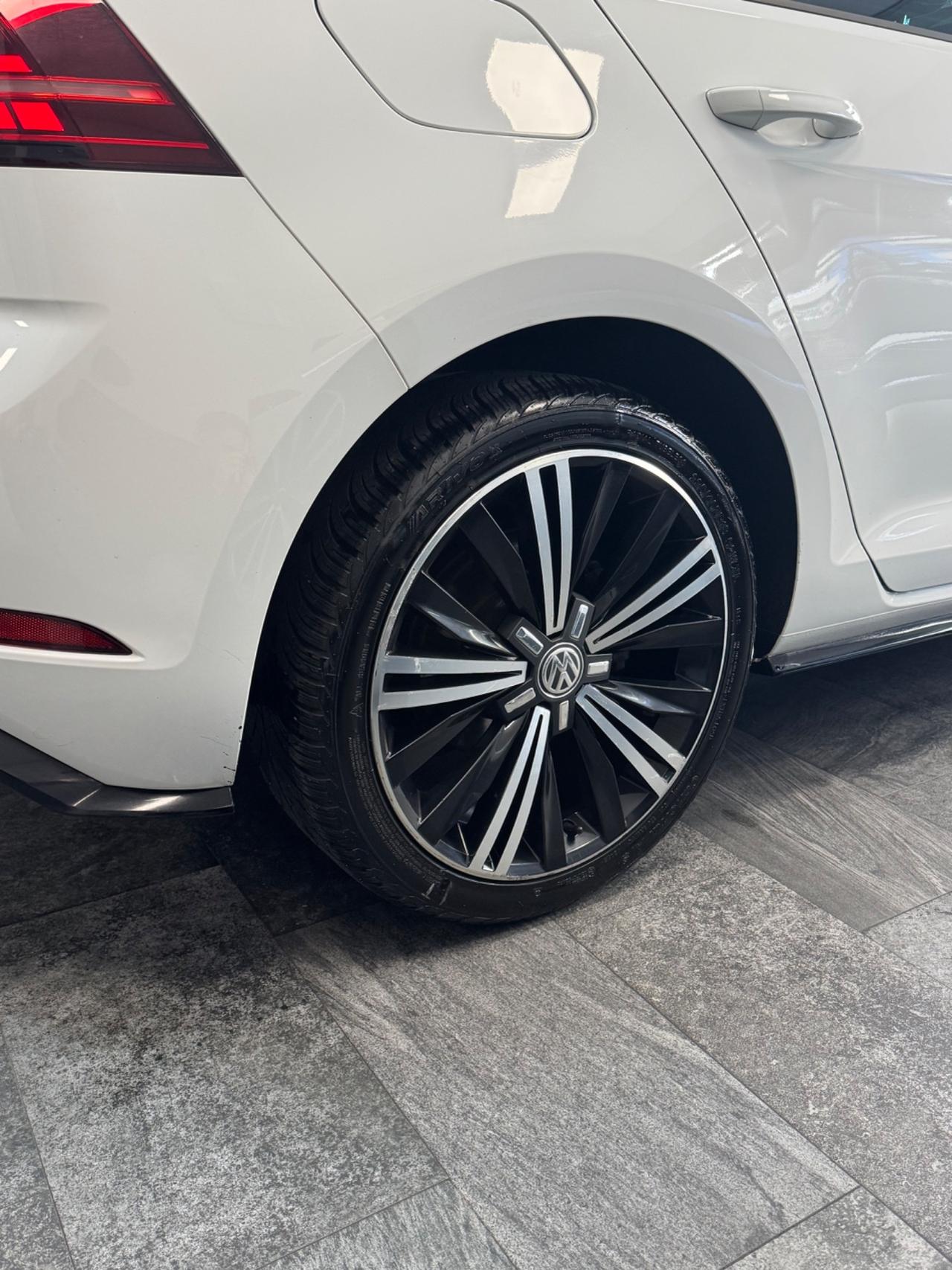 VOLKSWAGEN GOLF 7.5 2.0 TDI 150 CV DSG R-LINE