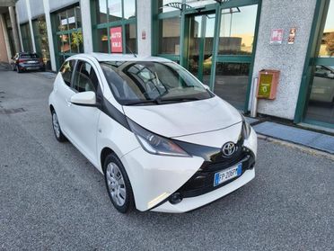 TOYOTA Aygo 1.0 VVT-i 69 CV 5 porte x-play NEOPATENTATI