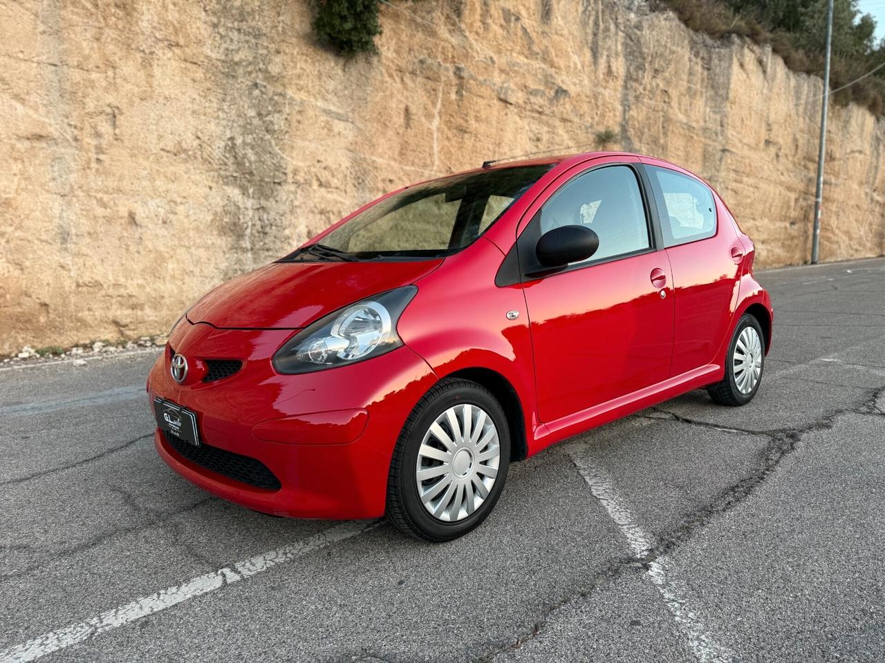 Toyota Aygo /1.0 68CV/NEOPATENTATI/5 POSTI/CLIMA
