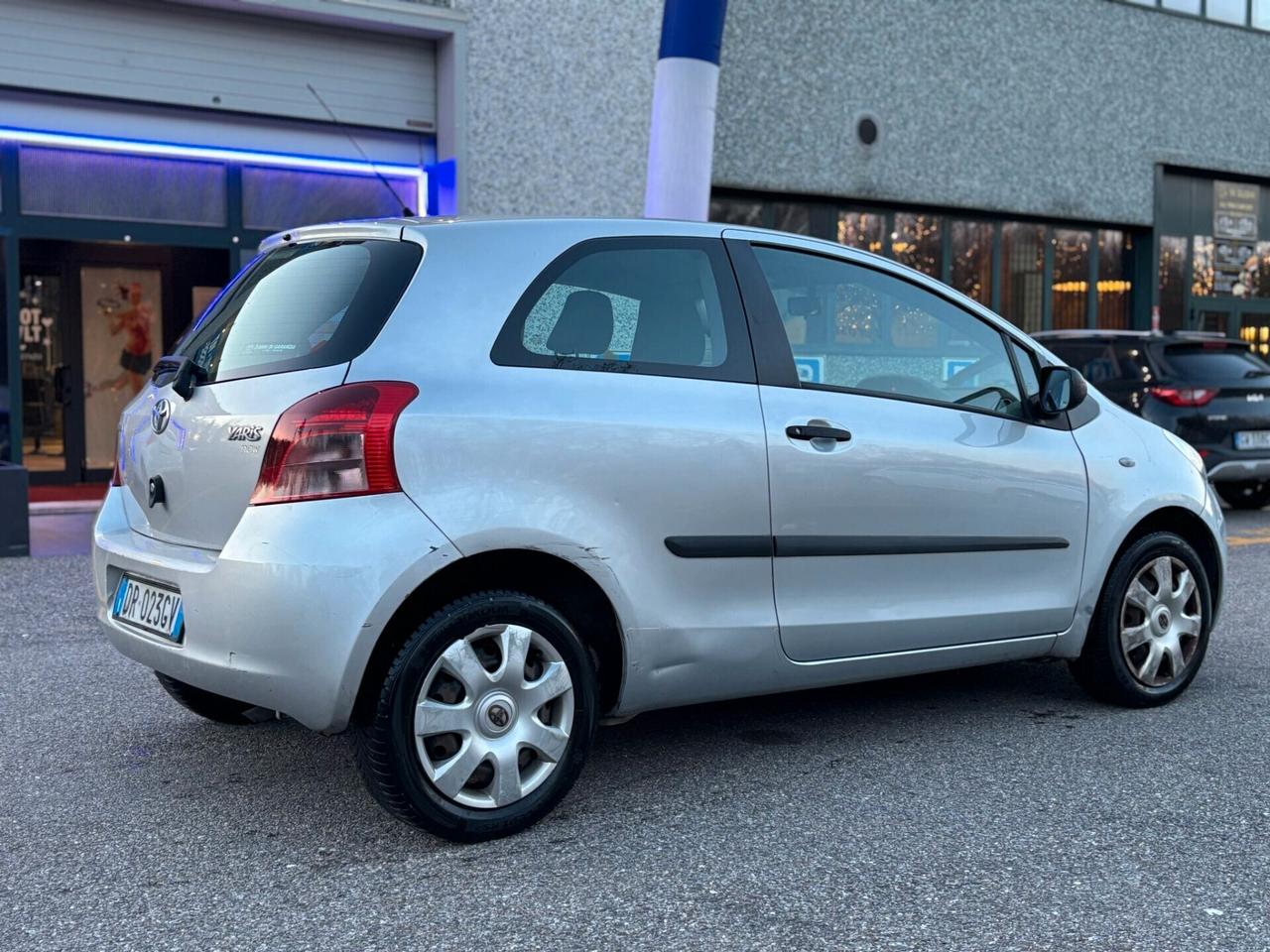 Toyota Yaris 1.0 3 porte NEOPATENTATI