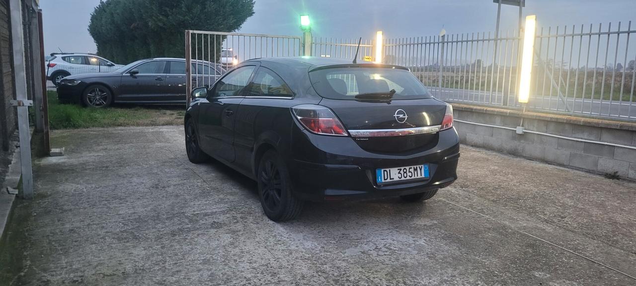 Opel Astra GTC 1.7 CDTI 101CV 3 porte Cosmo