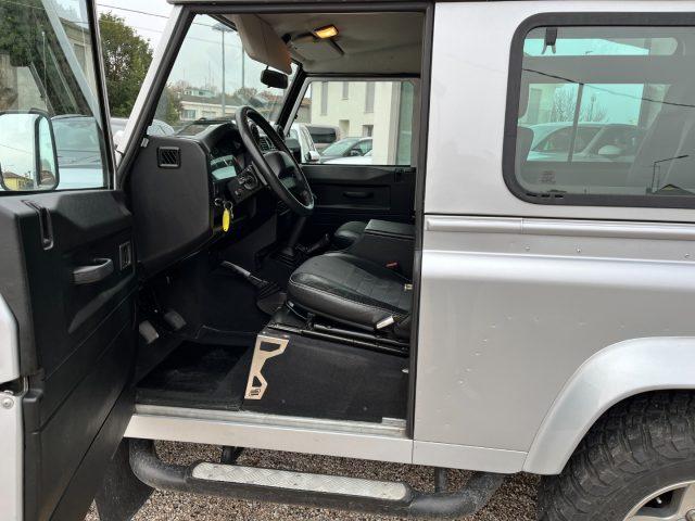 LAND ROVER Defender 90 2.4 TD4 Station Wagon SE N1 Autocarro