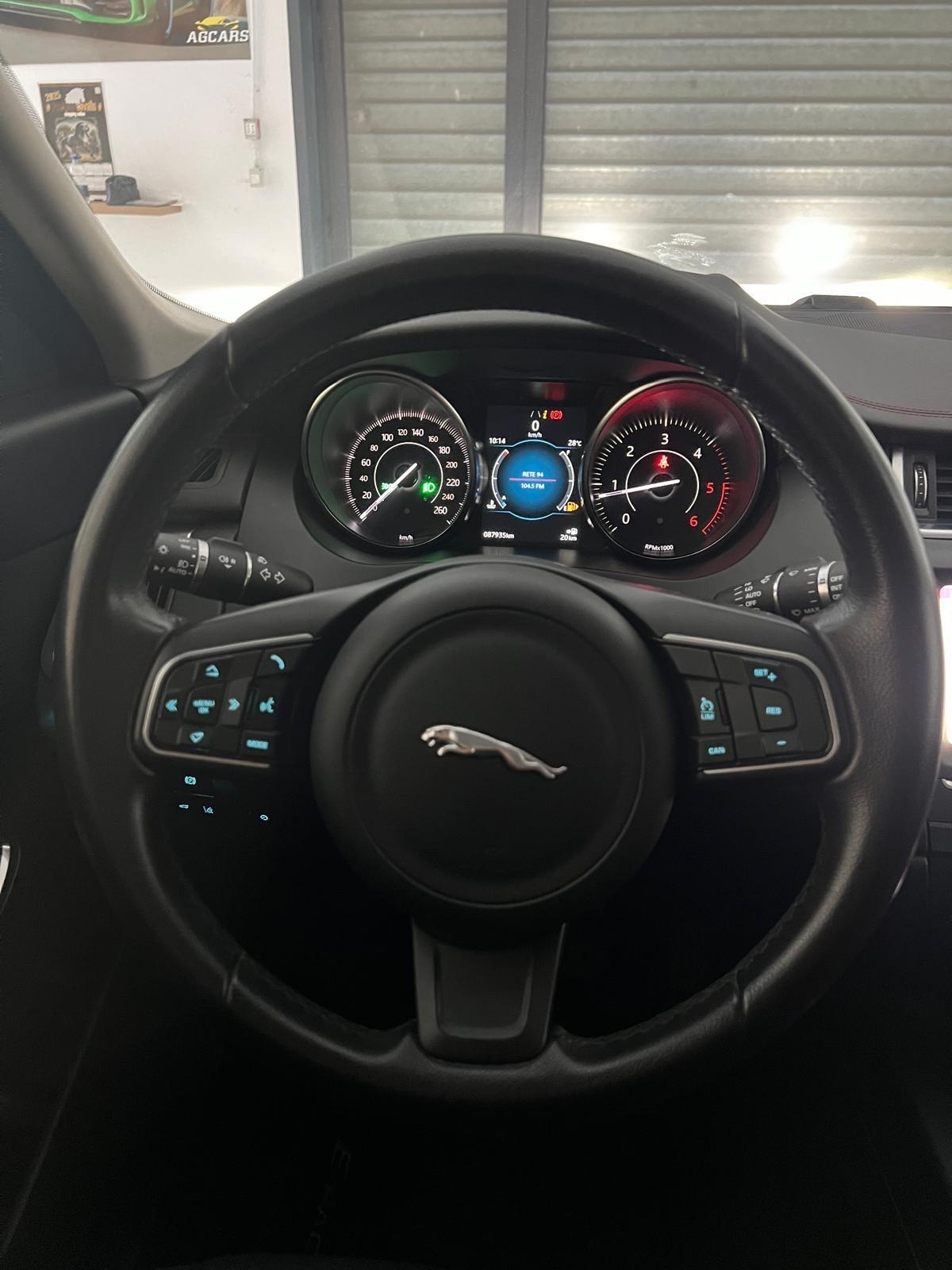 Jaguar E-Pace 2.0D 150 CV R-Dynamic